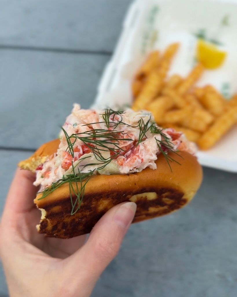 Best lobster roll Hunky Dory at Peggy's Cove 